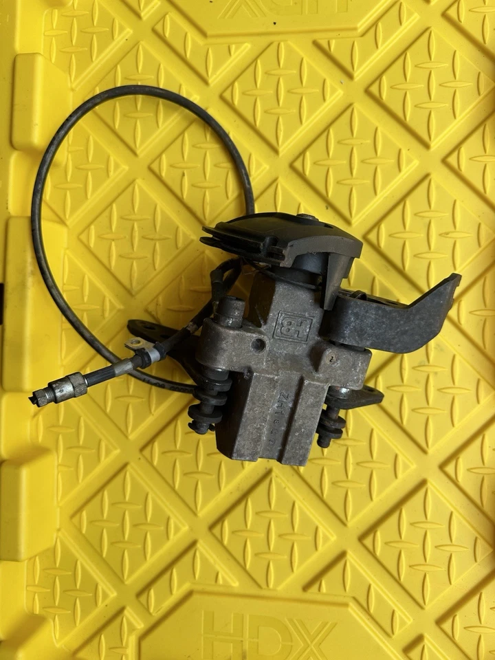 Can-Am Spyder RT-S Roadster SM5 2010 pinza de freno trasera OEM Foto 4 de 4