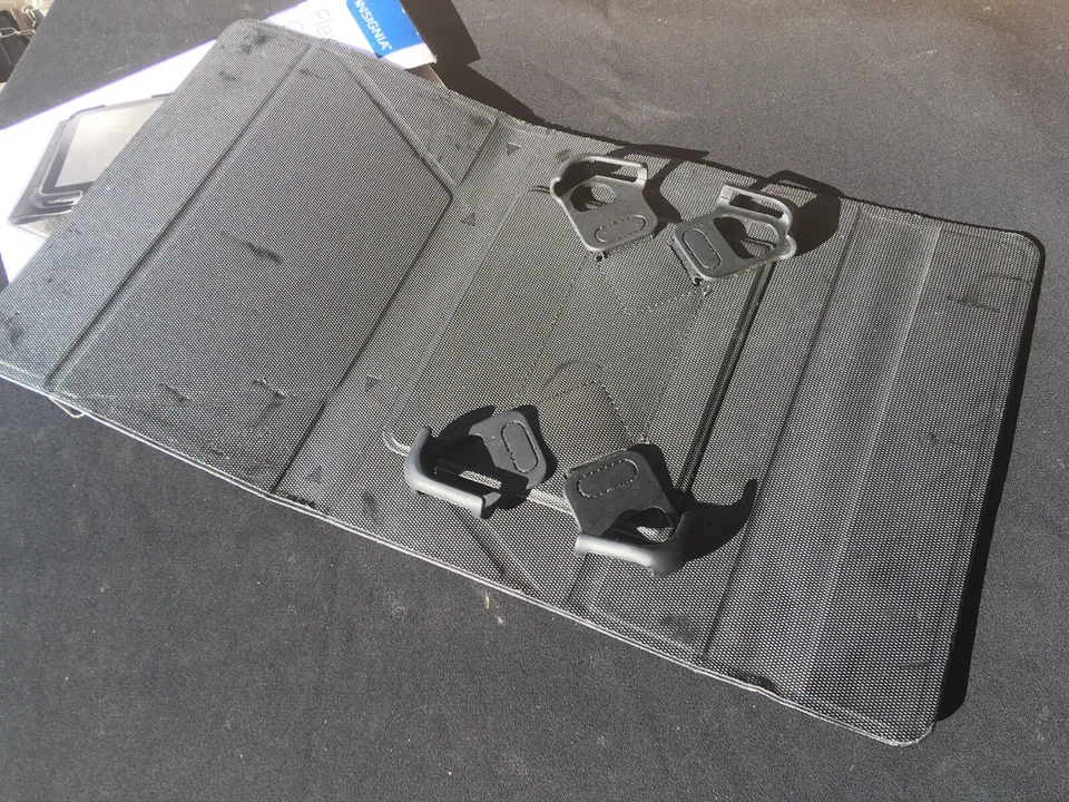 Insignia - Capa folio FlexView para a maioria dos tablets de 7" - Preta - Imagem 3 de 4