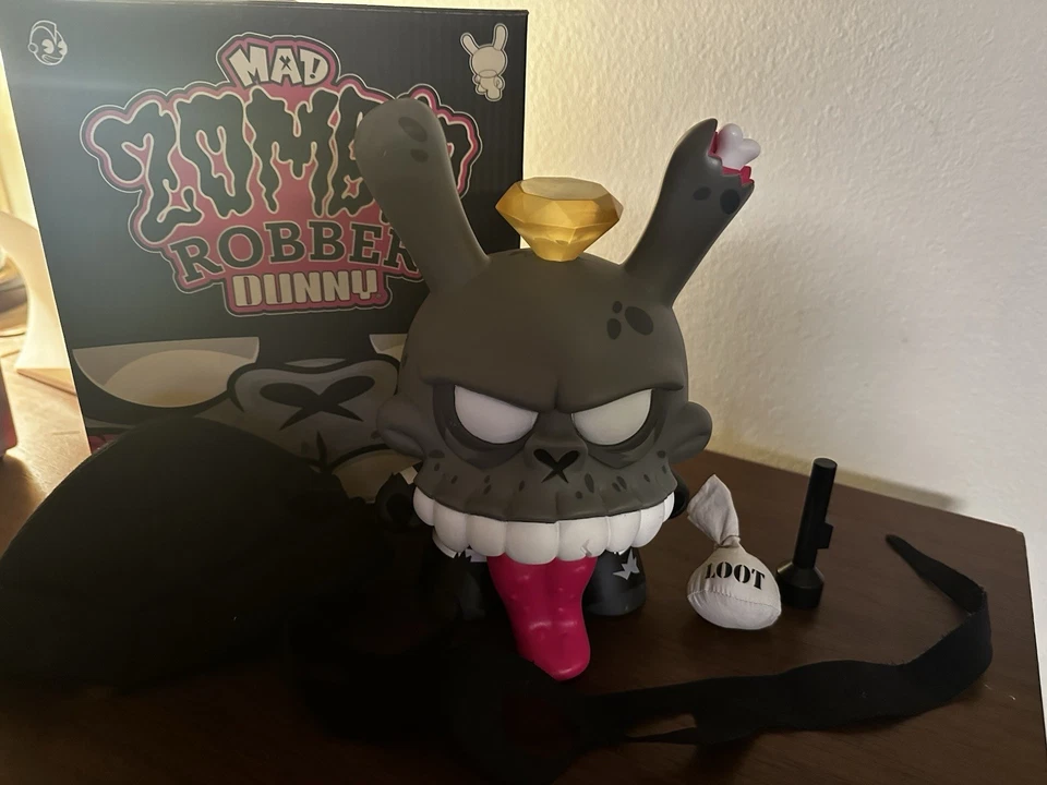 MAD ZOMBIE ROBBER 8" Vinyl Grey LIMITED ED Dunny Figure KIDROBOT - Image 2 of 4