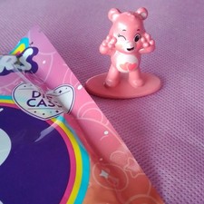Care Bears Mystery Figure Blind-Pack Sammelfigur Rosa mit Standfu&szlig; 3+