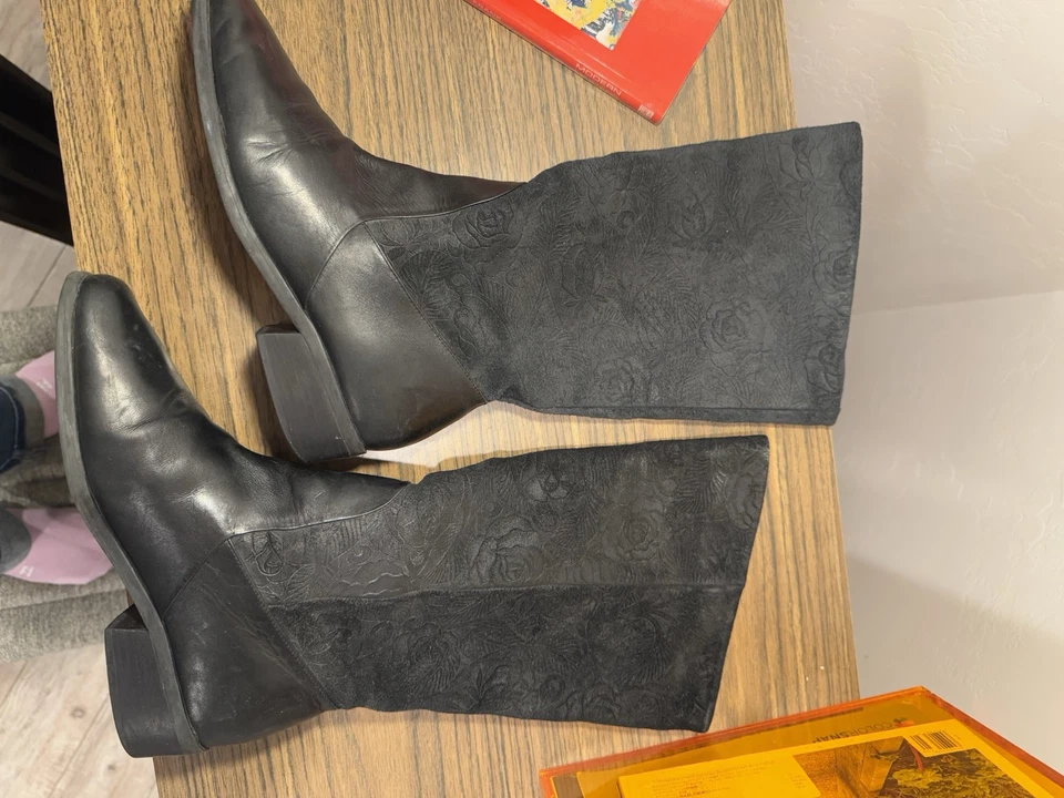 Markon Womens Boots Black Floral Embossed Suede Mid Calf 9M - Image 4 of 4