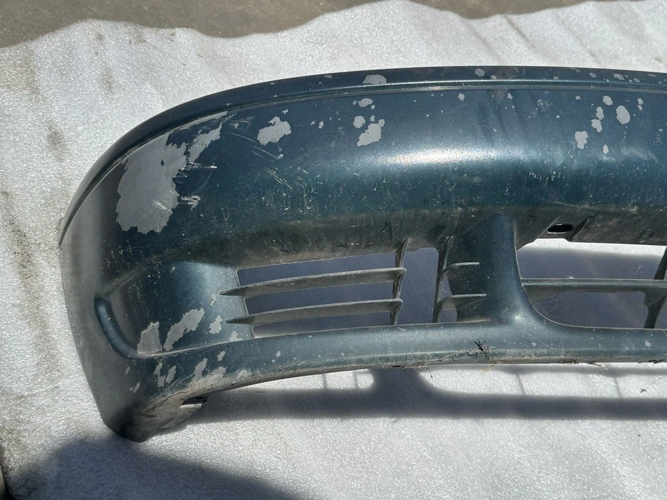 Toyota Previa 1994 cubierta del parachoques delantero azul Foto 4 de 4