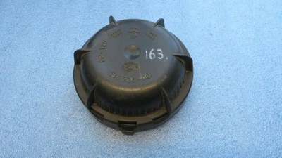 VW Passat GOLF - Scheinwerfer Abdeckung / Headlight Bulb Cover 134728-00 HELLA - Bild 1 von 3