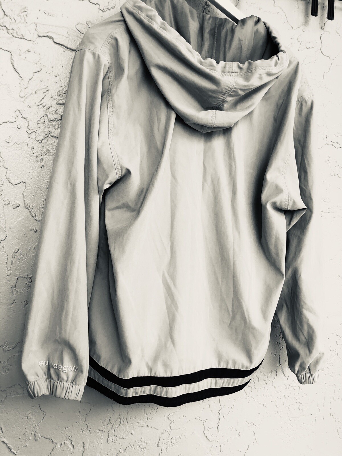 Sunice beige pullover windbreaker jacket with a h… - image 6