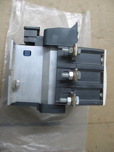 NUEVO CONTACTOR SCHNEIDER LC1F150G7 150A 40-125HP/208-600V 120V BOBINA P9789 - Imagen 4 de 7