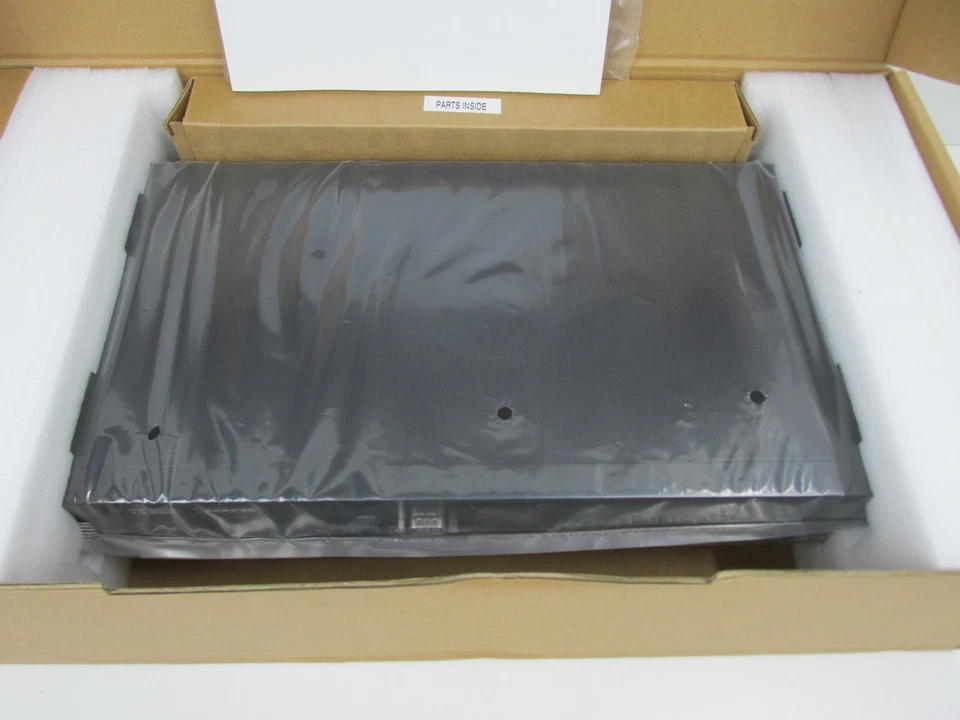 IBM 8275-113 Fast Ethernet Desktop Switch 12-port - Image 2 of 4