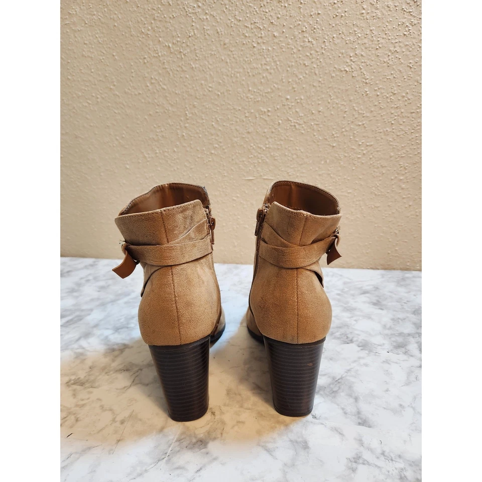 Botas al tobillo Lauren Conrad para mujer de gamuza tostada tacón grueso con cremallera correas talla 9 Foto 2 de 4