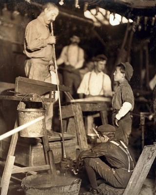 Glass Blower & Mold Boy Seneca Glass Works Morgantown WV 1908 8x10 photo