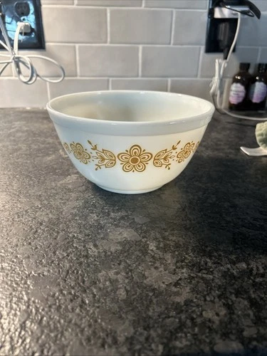 PYREX Butterfly Gold 1 1/2 Qt Mixing Nesting Bowl #402 Vintage Retro Made in USA