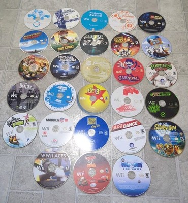 Nintendo Wii 28 Game Disc Only Lot  In Soft Case  Mario Star Wars Lego TMNT Etc.