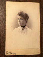 Antique Photograph CDV Woman D.B. Vickery Studio Haverhill MA Cabinet Card