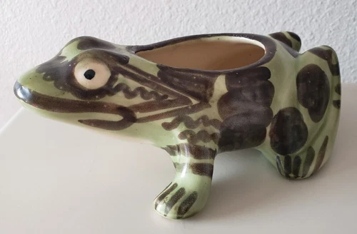 VINTAGE BRUSH MCCOY FROG PLANTER 8" LARGE GARDEN SCULPTURE WHIMSICAL FAIRY GREEN