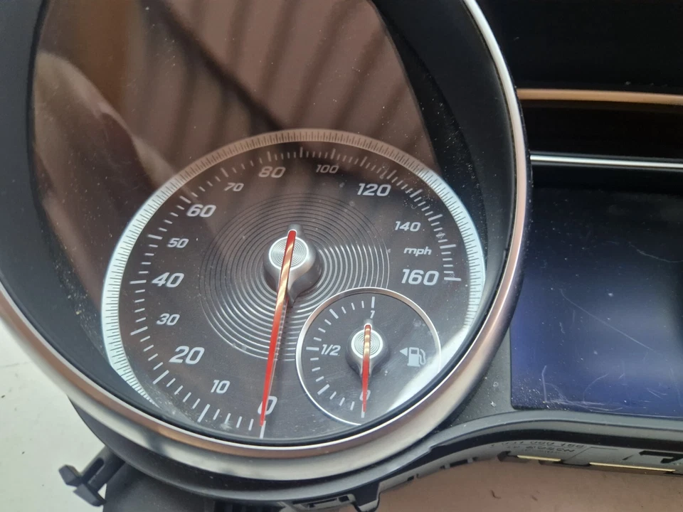 Mercedes GLA Class X156 1.6 Petrol Speedometer Instrument Cluster A1569001404 - Image 4 of 4