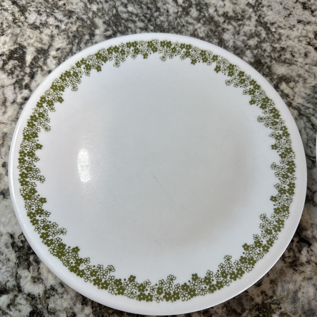 Corelle Spring Blossom Crazy Daisy Luncheon Plates 8 1/2 Inch