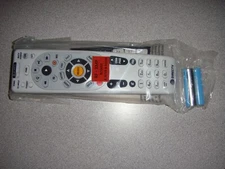 DIRECTV RC66RX / LOT OF 1 IR/RF UNIVERSAL REMOTE CONTROLS / BATTERIES INCLUDED