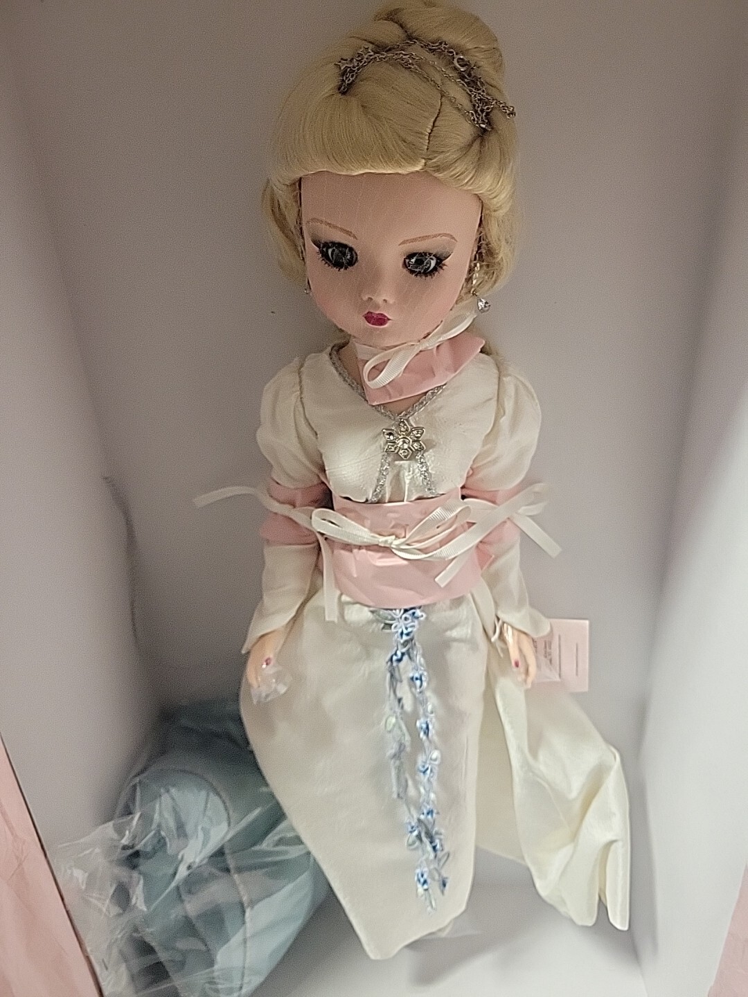 Foto 1 di 18