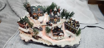VTG AVON CHRISTMAS Fiber Optic Winter Village Town Ice Skating Sledding Light up
