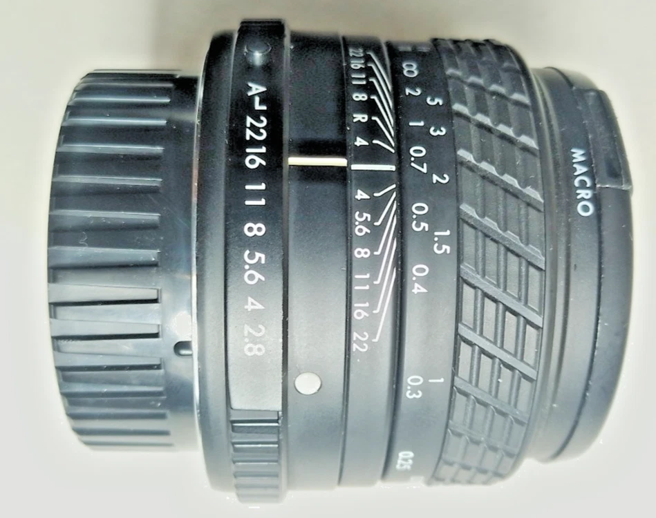 Lente de cámara vintage SIGMA SUPER-WIDE II Macro 24 mm F2,8 MULTI-RECUBIERTA con estuche Foto 2 de 4