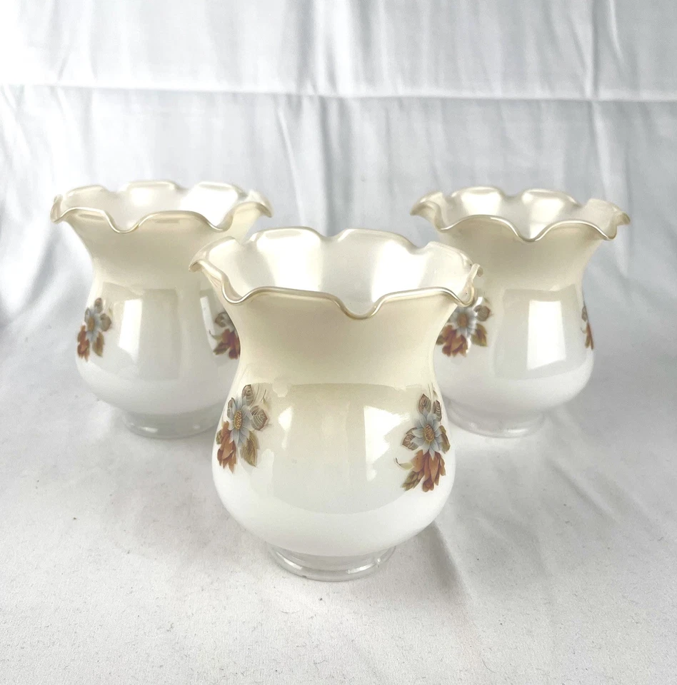 (Paquete de 3) Vidrio de tono claro con forma floral con diseño de flores, marrón/blanco, montaje de 2" de colección Foto 2 de 4