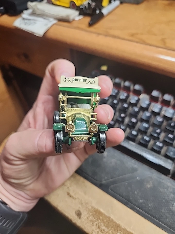 MATCHBOX MODELS OF YESTERYEAR Y25 20s RENAULT VAN PERRIER DELIVERY Green White - Image 3 of 4