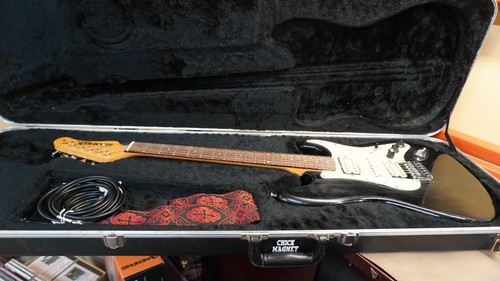 Slammer by Hamer Stratocaster Style Electric Guitar Black w/Hardcase