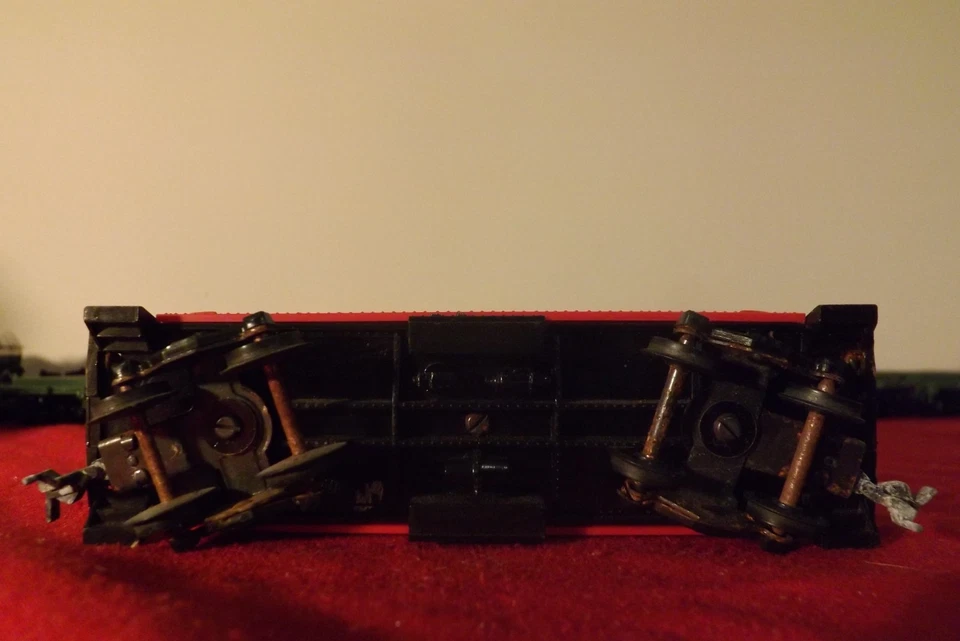 Model Power 1435 Caboose - Red - HO Scale - - Image 2 of 4