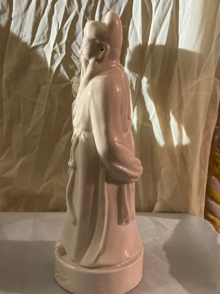 Estatueta de porcelana branca vintage chinesa Blanc de Chine 9” - Imagem 4 de 4