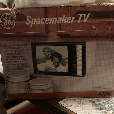 Spacemaker Kitchen Companion GE TV/Radio 5  B&W FM/AM  7-7160 Original Box