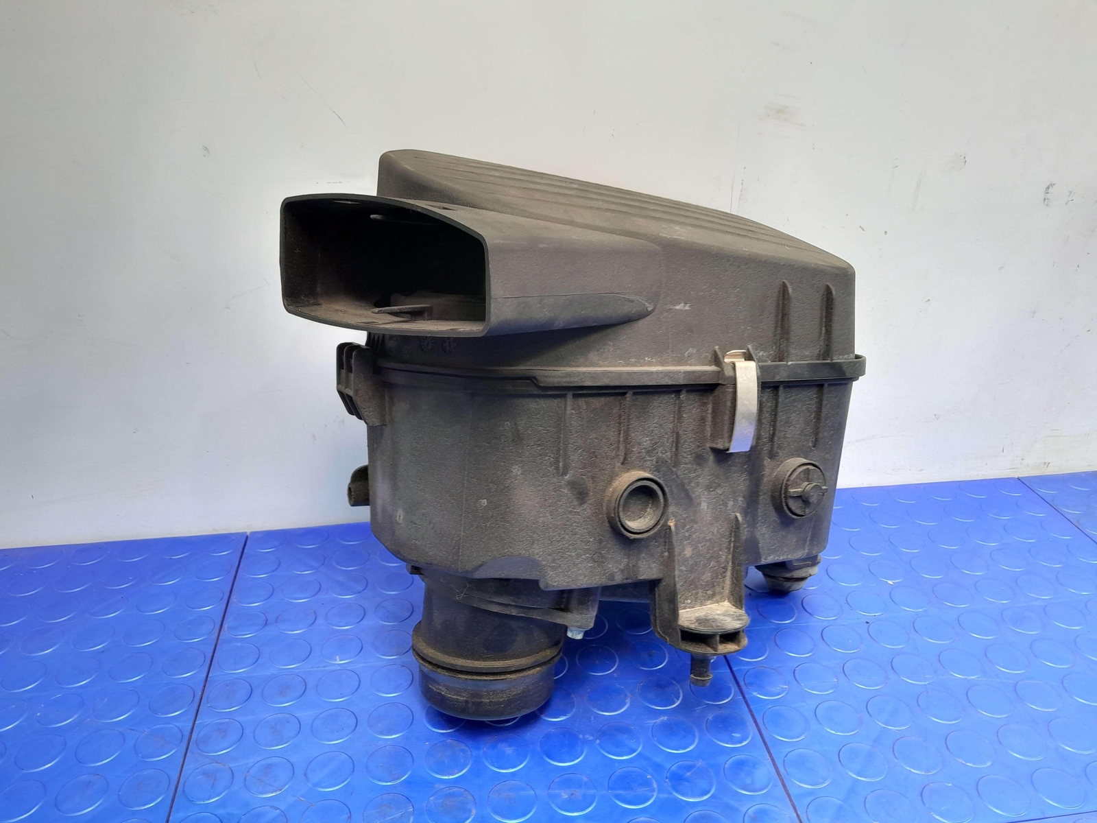 17-24 Maserati Ghibli 3.0L Engine Air Cleaner Box Left Side OEM 670038727