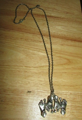 VINTAGE FUN HIPPIE BOHO NECKLACE SILVERTONE FEET - Picture 2 of 4