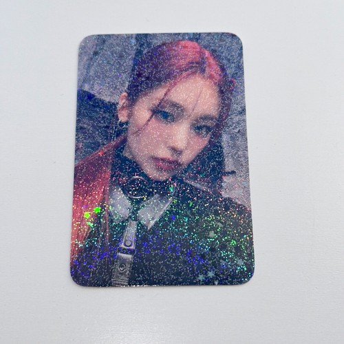 ITZY Born To Be Mini Album Music Korea official photocard, Yeji holo POB PC - Picture 2 of 15