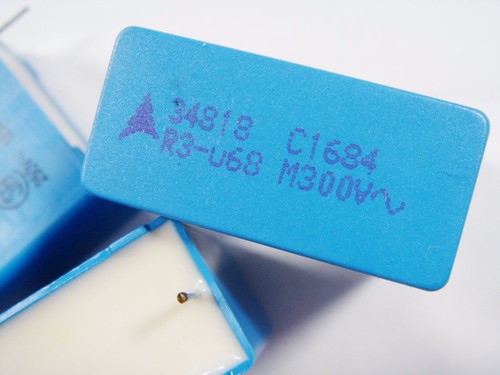 0,68uF 300Vac Suppression Capacitor #19F79 - 第 1/3 張圖片