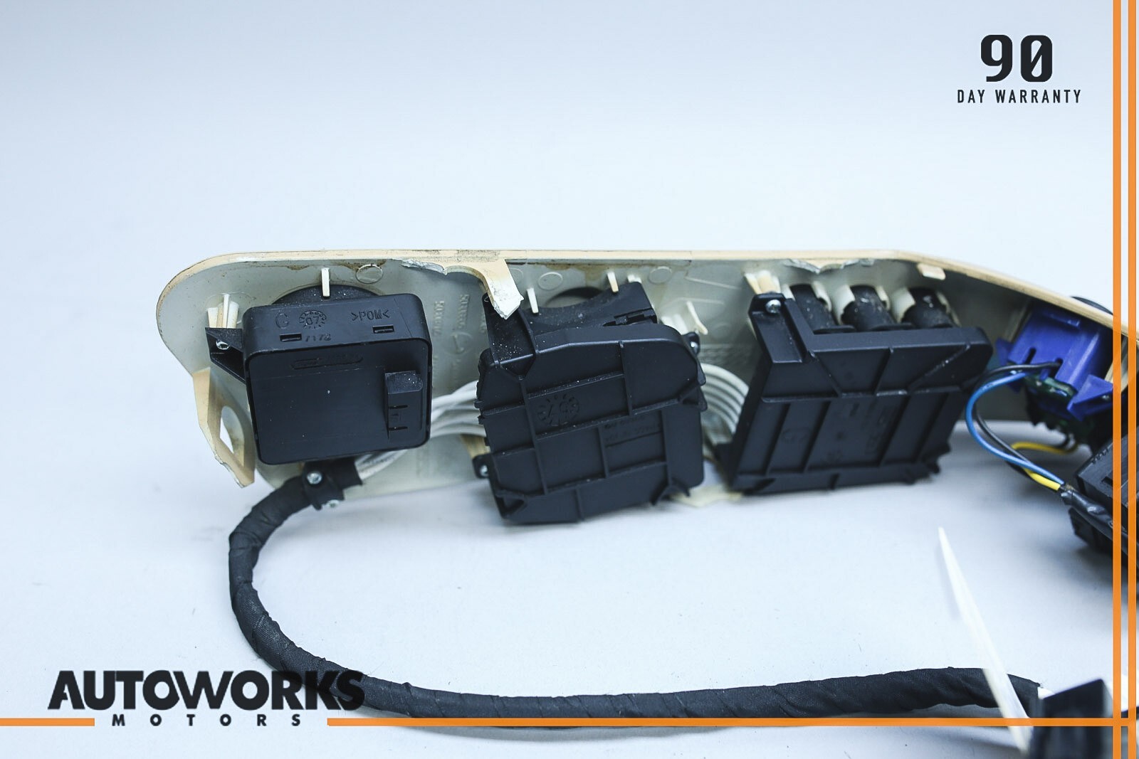 04-08 Maserati Quattroporte M139 Front Left Driver Seat Control Switch Beige OEM