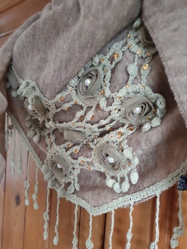 pretty vintage style triangle scarf. crochet lace & roses & jewels. Wool Blend - Picture 4 of 9