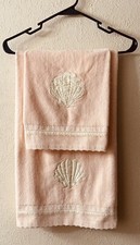Saturday Knight Ltd Decorative Bath and Hand Towels Sets 2 Each Excellent.