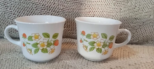 Corelle Strawberry Sundae Cups Set Of 2 Corning USA Retired 1980s 