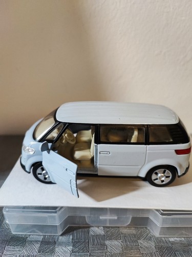 WELLY Modellauto Nr. 2330 VW Volkswagen Micro Bus 2001 Metall Rückzugsmotor - Bild 2 von 7