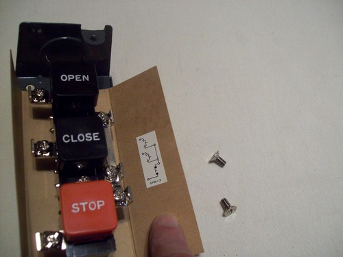 Eastern Motor Controls SPB-3 Push Button Station Switch - OPEN / CLOSE / STOP - Picture 6 of 10