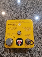 VICTOREEN CDV-750 CHARGER AND 4 PENS GOOD CONDITION