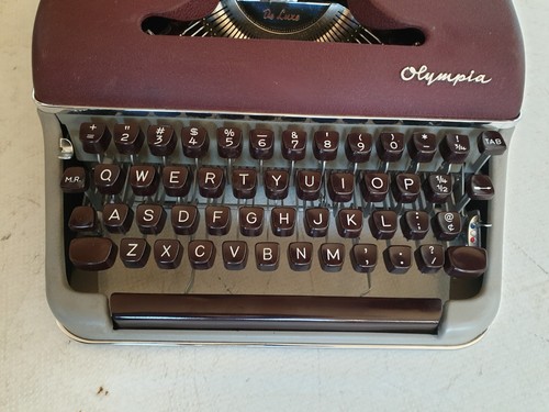 Máquina de escribir Olympia SM3 de colección estuche años 50 gris borgoña reparada - como nueva - Imagen 10 de 24