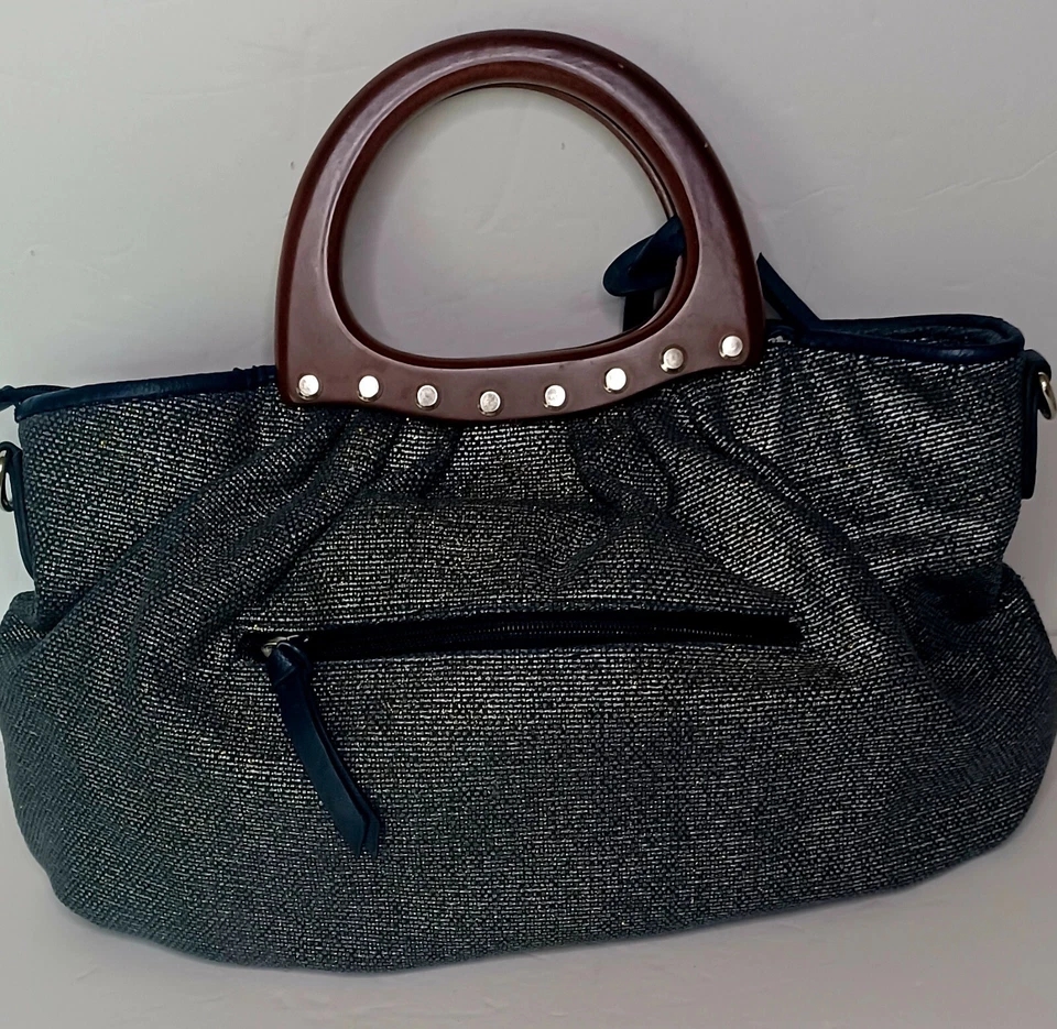 Bolso de mano Hobo de tela brillante gris pizarra naturalizador con asas de madera  Foto 2 de 4