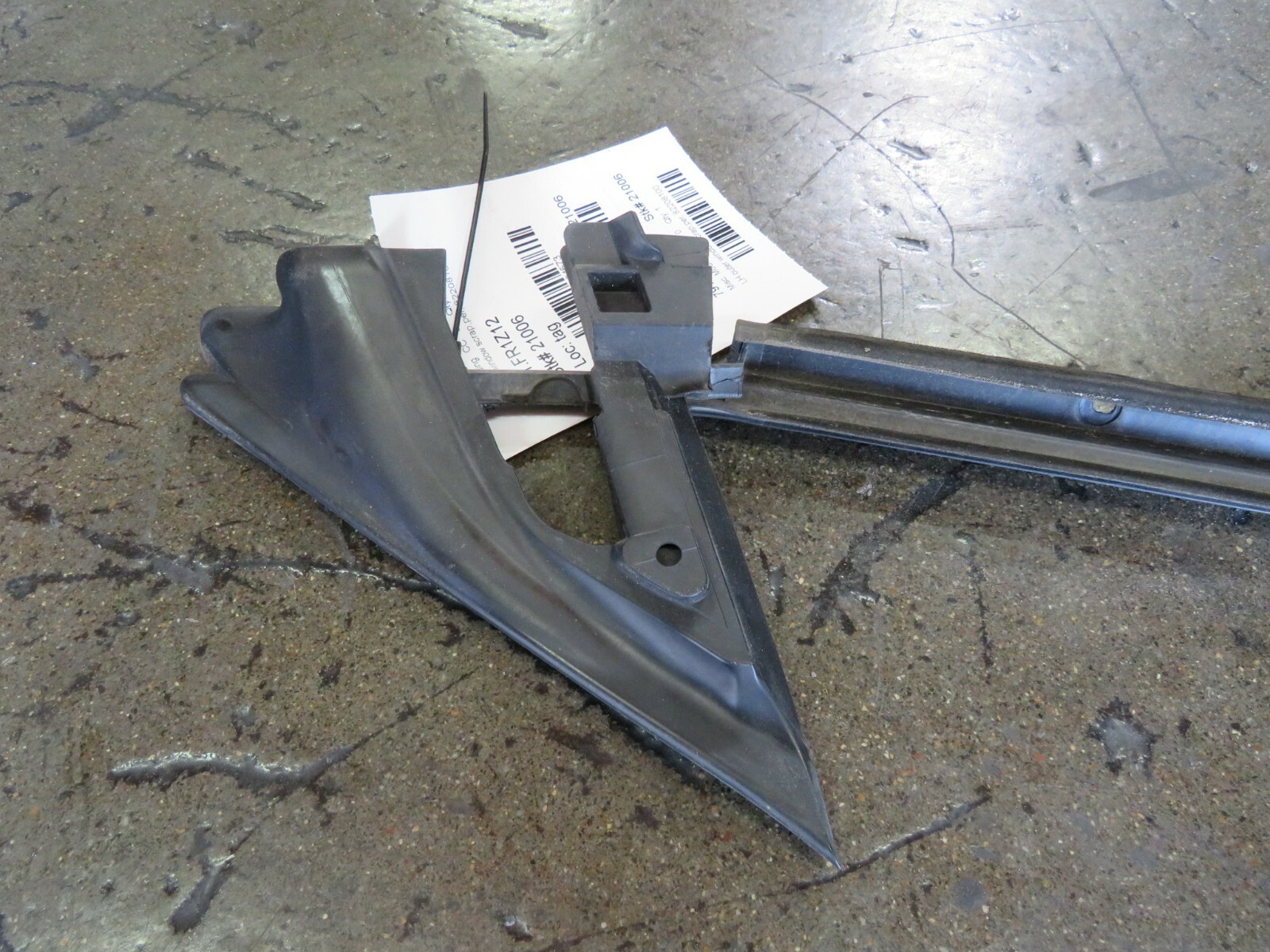 Ferrari FF, LH, Left, Outer Window Scraper Moulding, Used P/N 82208100