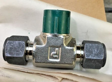 Parker CPI 6-6-6 SBZ-SS Male Branch Tee 3/8" Tube OD X 1/4" Male NPT (Lot of 5)