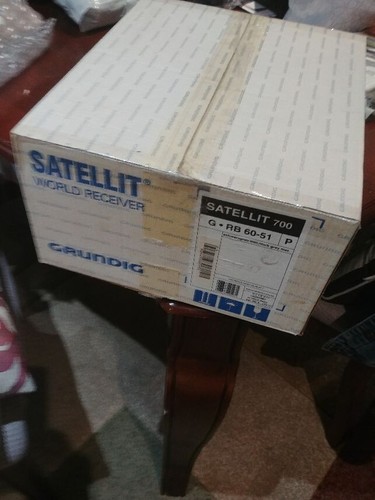 GRUNDIG SATELLITE 700 IN MINT CONDITION WITH ALL ORIGINAL PACKAGING