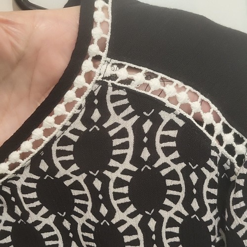 John Paul Richard Womens Blouse Sz PXL Black White Elastic Cuff LS Petite - Picture 9 of 14