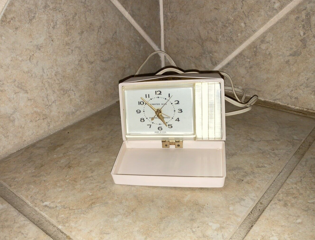 General Electric Pink Trip-Mate Alarm Clock Model 7274 Lighted Face USA Travel