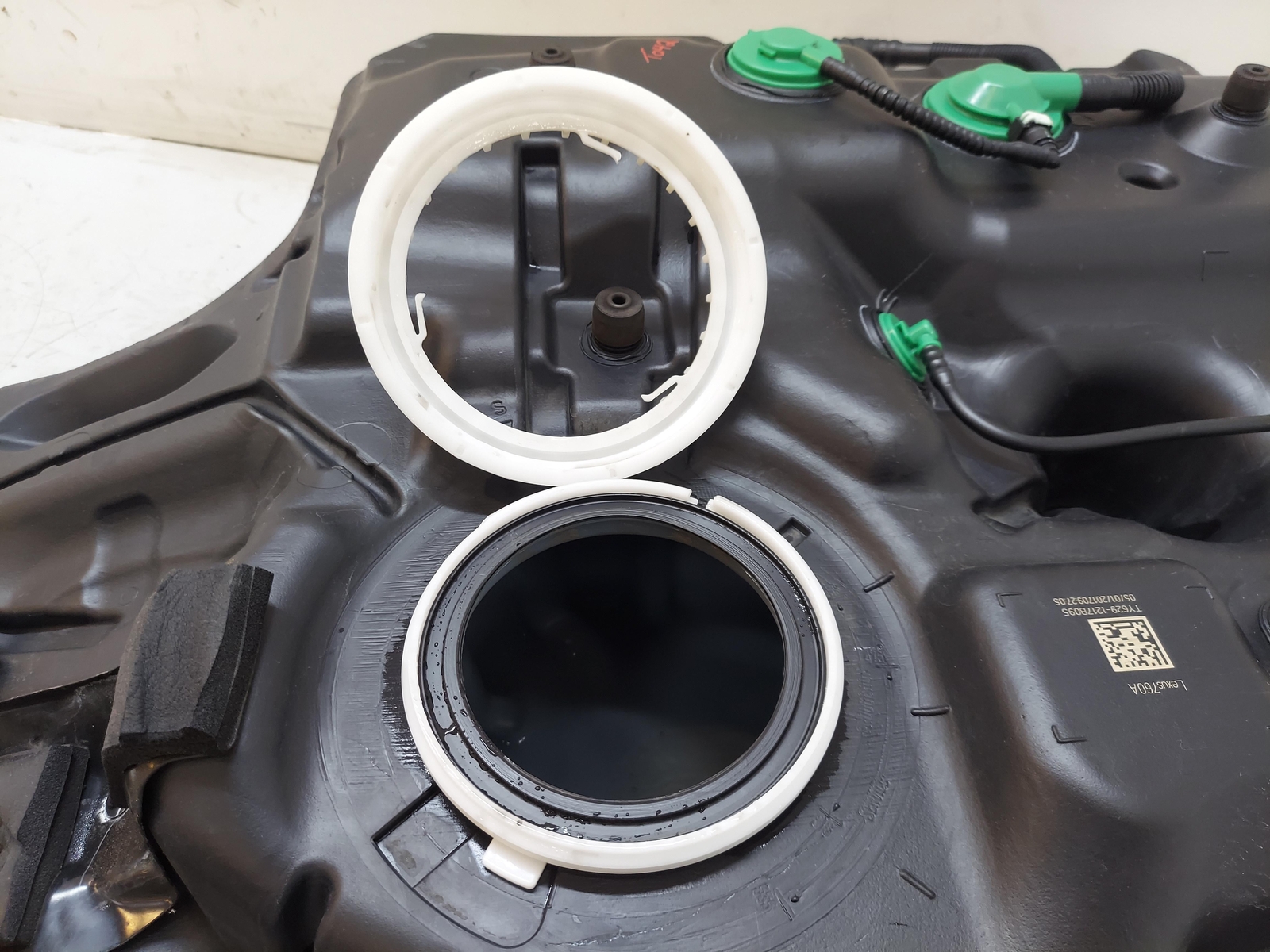 1622 Lexus RX350 Fuel Tank TY6291217B095 771110E100 81K KMS eBay