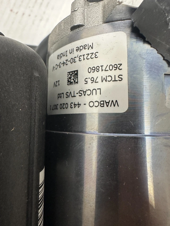 Bomba de compresión de suspensión neumática Tahoe Yukon Escalade 2021 OEM 26071860 Foto 4 de 4