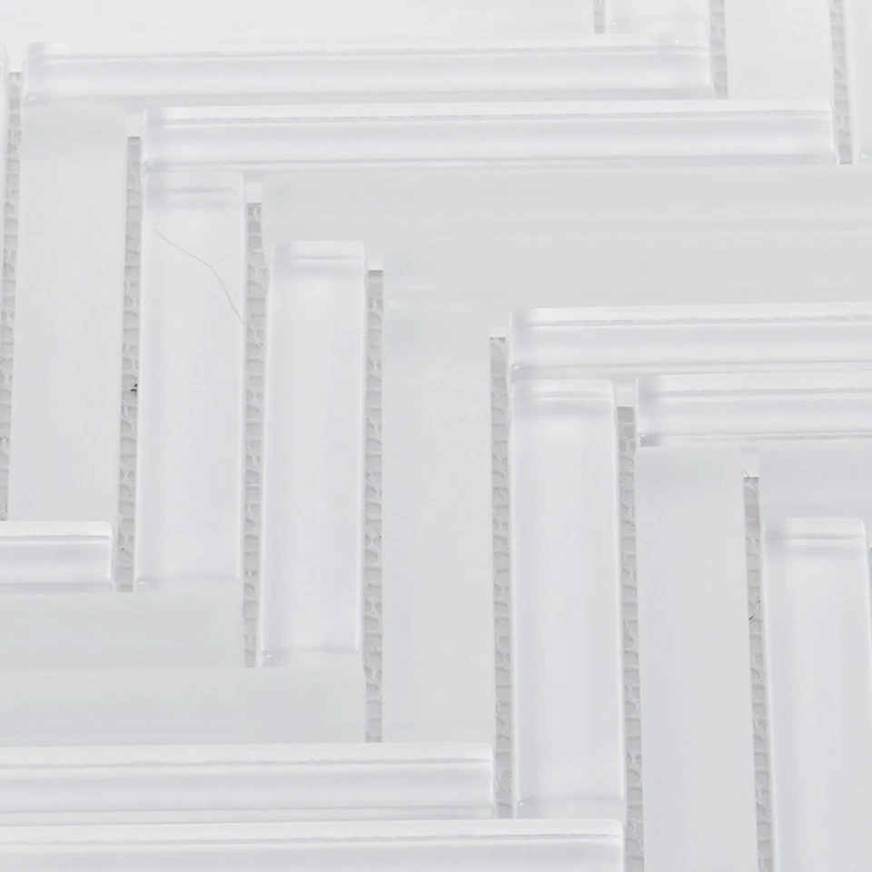 Salpicadero de pared de mosaico de espiga de vidrio de cristal blanco para cocina baño Foto 3 de 4