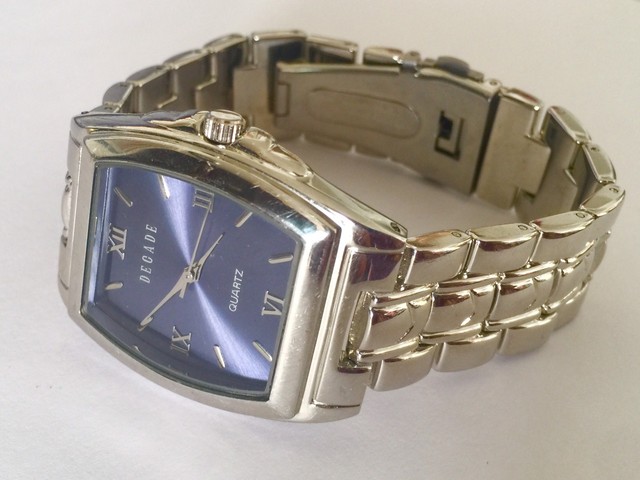 decade quartz watch